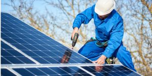 Installation Maintenance Panneaux Solaires Photovoltaïques à Roqueredonde